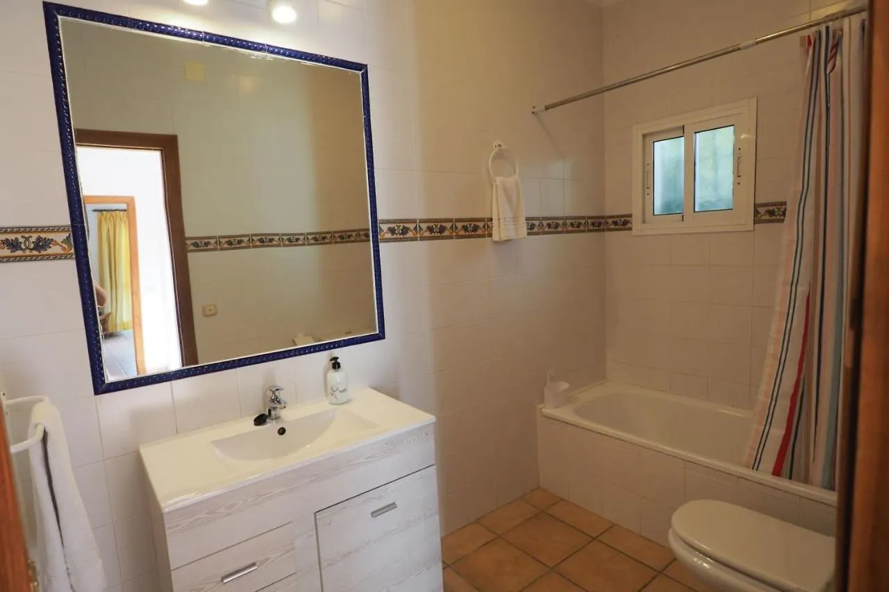 Nerja Paradise Rentals - Villa Los Girasoles 0*,  İspanya